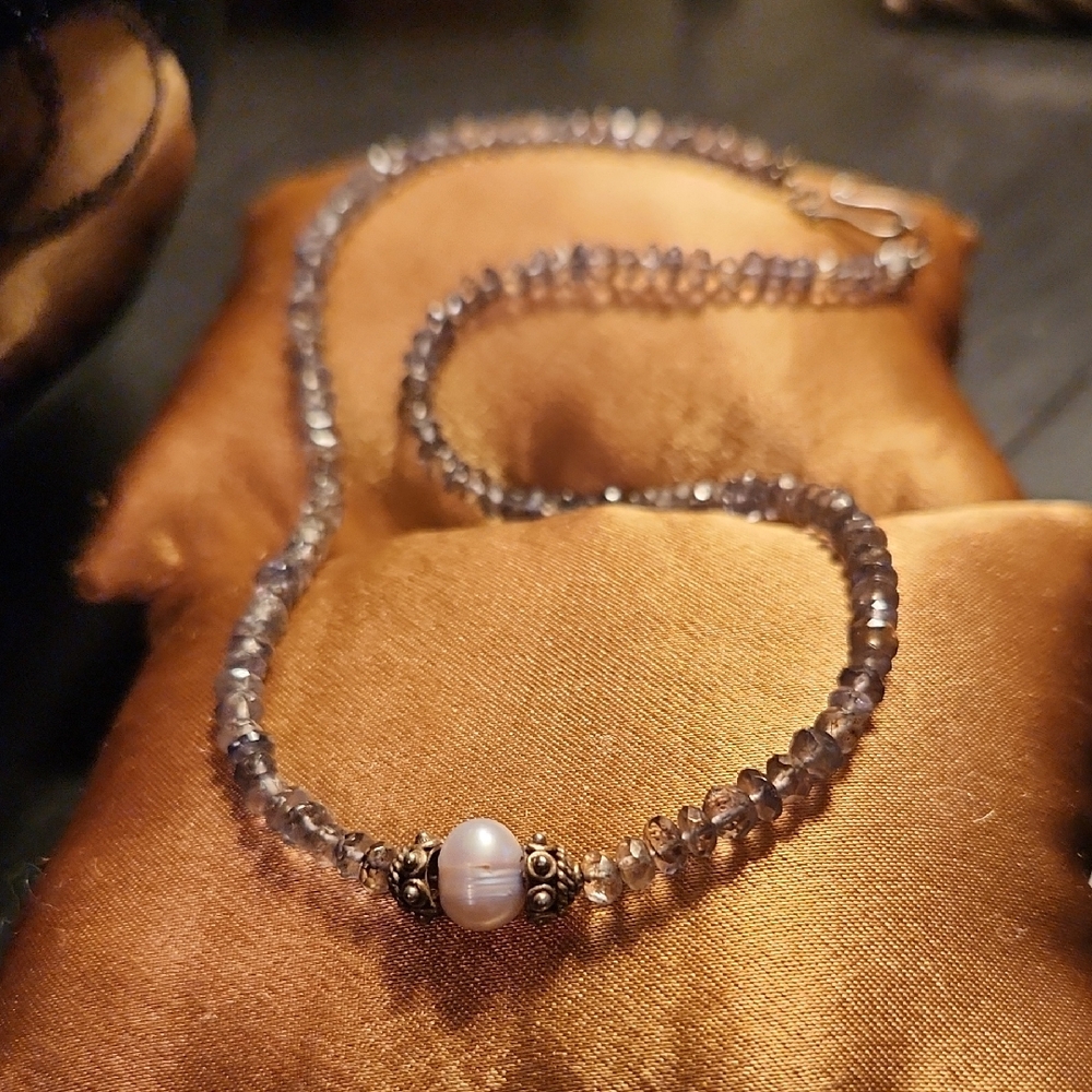 Vintage Beautiful Natural Lolite Faceted Chocker.